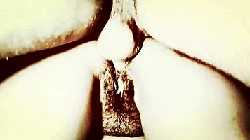 レトロシーンで深いフェラと激しいアナルパウンディング