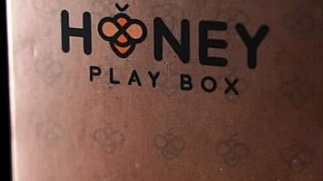 look at my 18yo ass bouncing on this dildo!