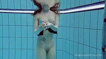 Underwater slut roxalana cheh naked in pool bathing