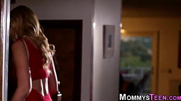 mature stepmom licking that lesbian pussy for the first time