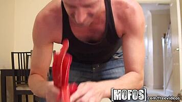 Hot brunette's kinky side 😏