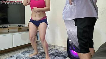 Minha Linda Enteada Dançando E Estou Obcecado Em Transar Com Ela Sem Camisinha