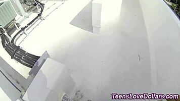 Fată 18+ futere în baie!