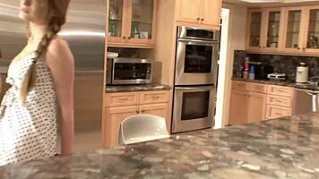 Utangaç Üvey Kız Kardeşimle Sert Sikiş - Faye Reagan