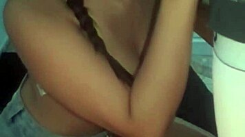 Novinha tomando leitinho laurencat