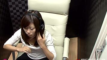 Mao Nagase performs detailed vibrator masturbation