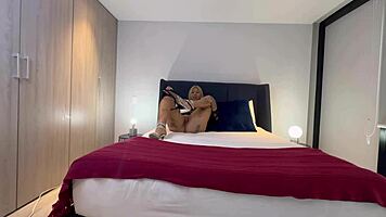 Inviting Neighbors to Watch Juicy Lesbian Orgy in Our Apartment