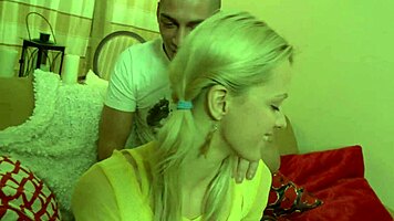 Blond tenåring 18+ knullet hardt i doggy