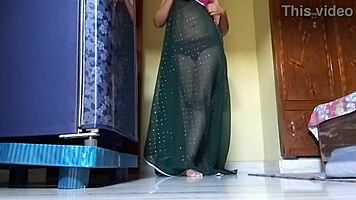 Indian hot bhabhi fingering herself to release! 😍