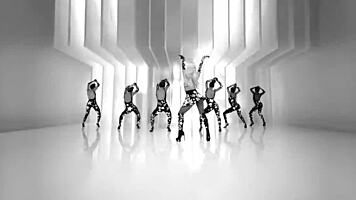 ariana grande lookin’ so cute in focus 😍