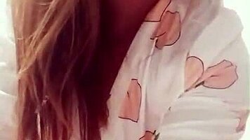 goodnight kiss with big tits 😘