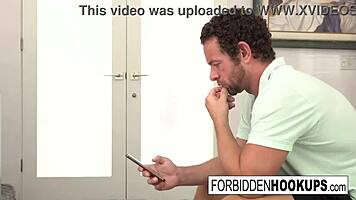 Étudiante chaude baise oncle beau-papa au gros sexe avec passion