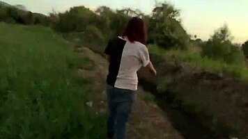 Петитная латиноска-ботанка поддается жесткому траху на публичном холме