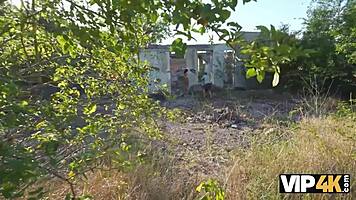 VIP4K заснема брутално външно чукане с тесната брюнетка приятелка в ехота