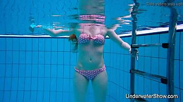 Sexy young girl reveals stunning body in underwater display