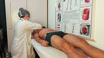 Érection inoubliable juste devant l'infirmière brésilienne sexy