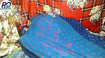 Desi rashi aunty lifts saree and starts fingering in episode one