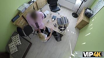 Vip4k Dulce Nena Da Mariquita Para Perforar A Un Agente De Préstamos Travieso