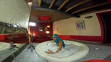 Mia Niqab Worships Ass In Jacuzzi Pussy To Mouth