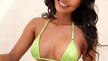 Tanned Teen Putri Cinta Squirts All Over The Camera