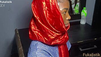 Jeune salope baise avec son beau-frère pendant que les parents sont absents