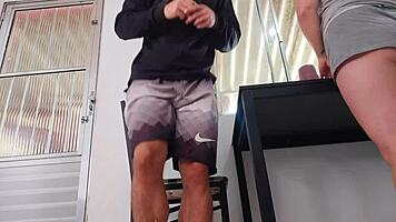 Enteada Senta No Meu Colo Com Sua Bunda Perfeita Para Tomar Café!