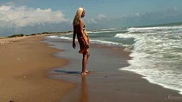 Gorgeous teen 18+ agnes bathes her beautiful naked body in the ocean