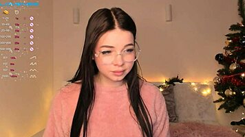 Petite Liza Shows Big Tits In Web Chat On W0wgirls