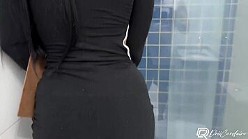 I Ate The Hot Real Estate Agent Who Showed Me The Apartment