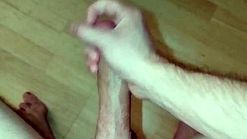 This homemade solo session ends with a huge cumshot.