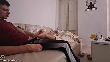 Intense footjob from Apolonia La Piedra, first time amateurs cum on feet