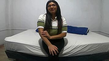 oh dios esta jovencita es hermosa y viene a follar conmigo 😍