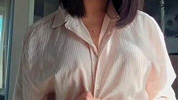 hot teen showing off her sexy body 😍