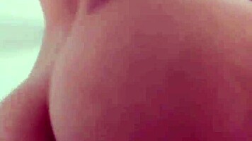 hot teen showing off her sexy body 😍