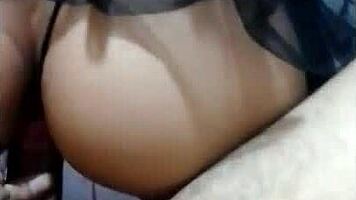 hermosa muñeca seduce para follarla con cowgirl, doggystyle y creampie