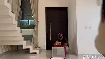 Entregador De Delivery Faz Entrega E Fode Com Morena Gostosa Que Estava Sozinha Em Casa