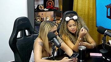 Femme aveugle à poil