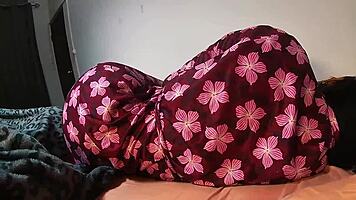 Oh wow, step mom shares bed with guy while husband works - Leyne Rodriguez in hot Brazilian action!