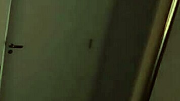 acordei com tesao e comi a colega de quarto, cuspi na boceta molhada