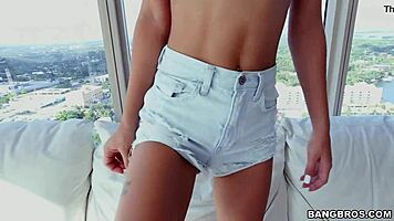 blonde teen babe uma jolie