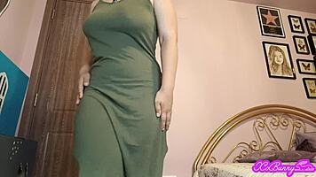 Romanian PAWG XO Bunny Farts And Shakes Ass In Green Dress