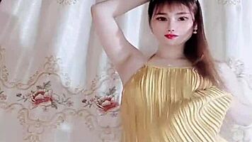 viet teen dances bigo live for horny viewers.