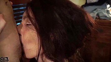 自転車野郎が森で助けて情熱セックス!