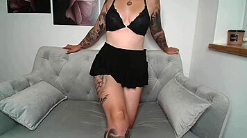 i am mini rock richtig hot with striptease and clothes ripped