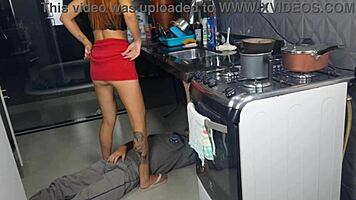 Casada Recebe Encanador Sem Calcinha - Outdoor Interview with Brunette Latina.