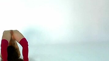 anna ocean, hot gymnast, stretches pussy in gym with small tits 😘🏋️♀️