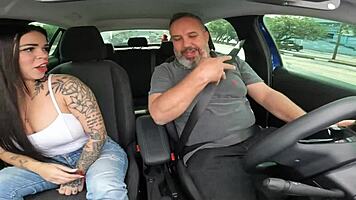 anna belutti a safadinha baixinha sentou na vara do motorista durante a entrevista