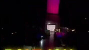 Eu sou a mulher do policial e quero me vingar dele dando meu cuzinho gostoso no vídeo para todos verem.