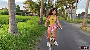 thanked a stranger with my pussy after he helped me with my bike - creampie