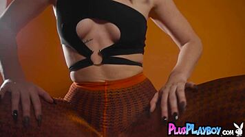 Big ass babe poses naked with pierced nipples 😍